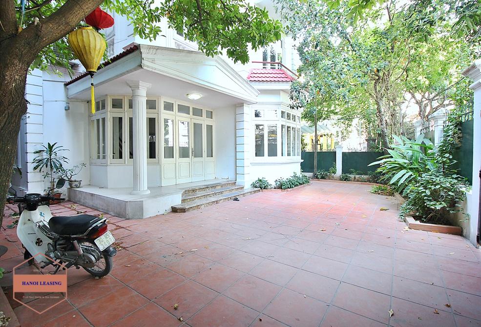 Unfurnished house with big yard for rent in To Ngoc Van st, Tay Ho