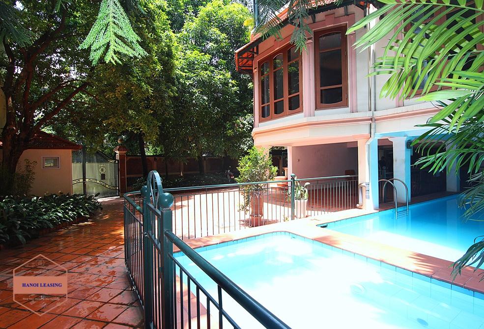 Large house for rent with large garden anh swimming pool in Tay Ho, Ha Noi