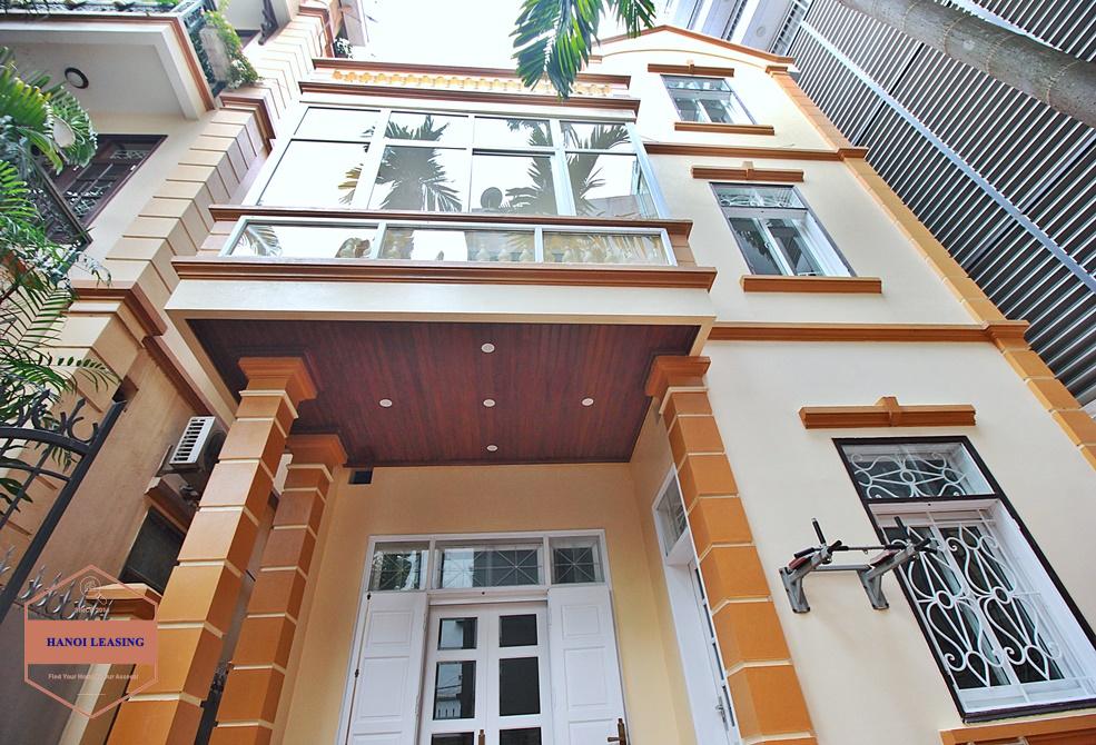 A private cozy house for rent in Tay Ho Street 