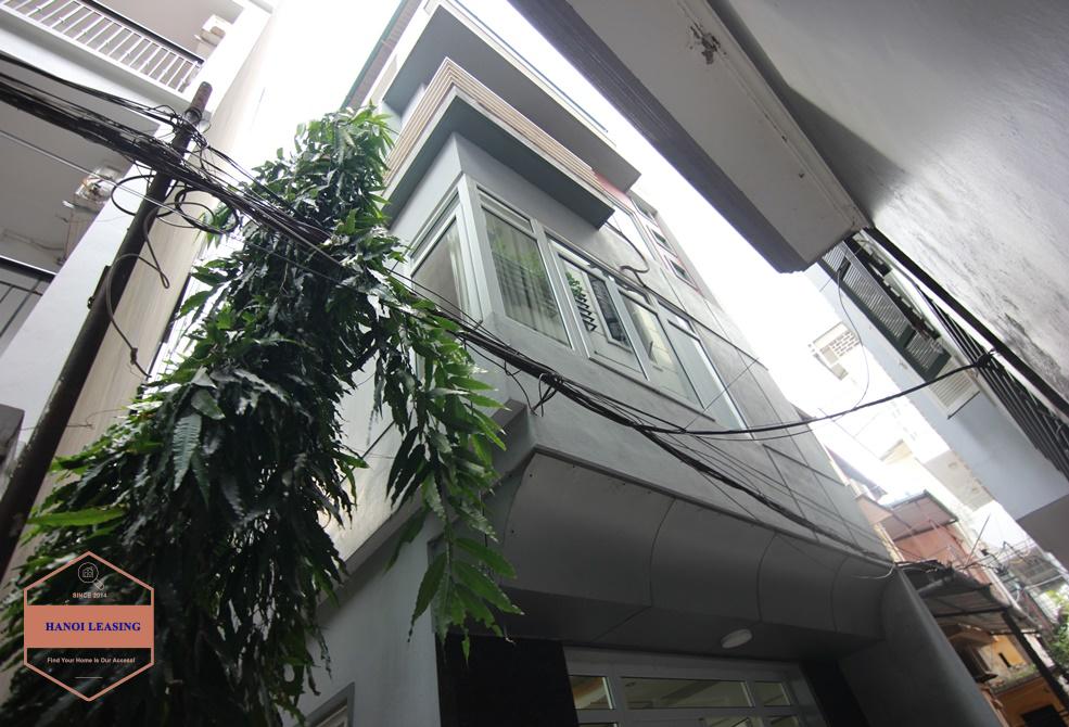 Nice house with 3 to 4 bedrooms for rent in Tay Ho