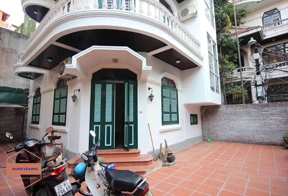 Beautiful house with 03 bedrooms for rent in Tay Ho area