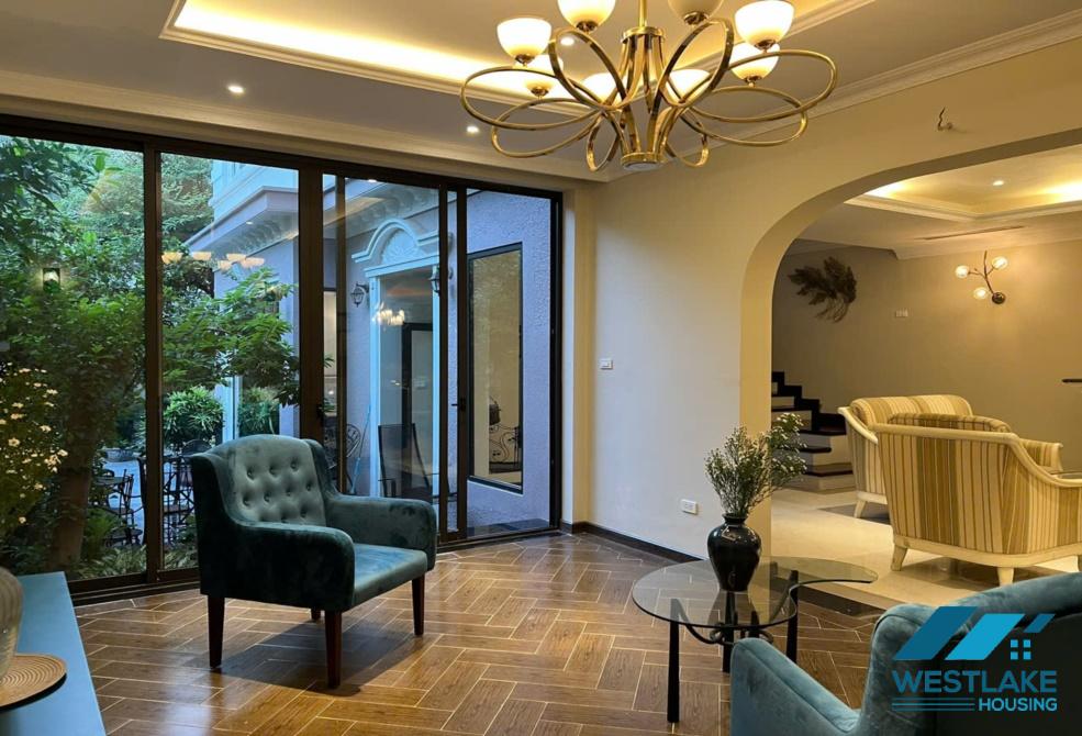 Cho thuê nhà đẹp có sân vườn rộng tại Ciputra, Tây Hồ