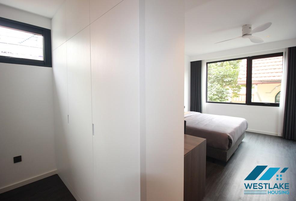 Lake view and modern 03-bedroom apartment for rent in Quang Khanh street