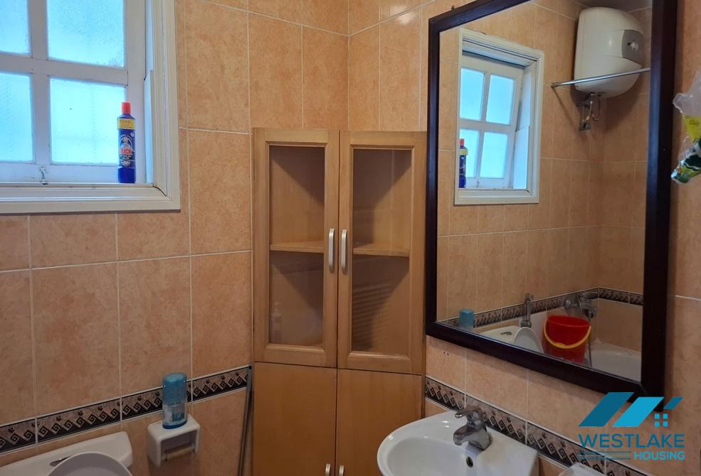 Nhà chất lượng với một phần nội thất cho thuê tại Khu D Ciputra