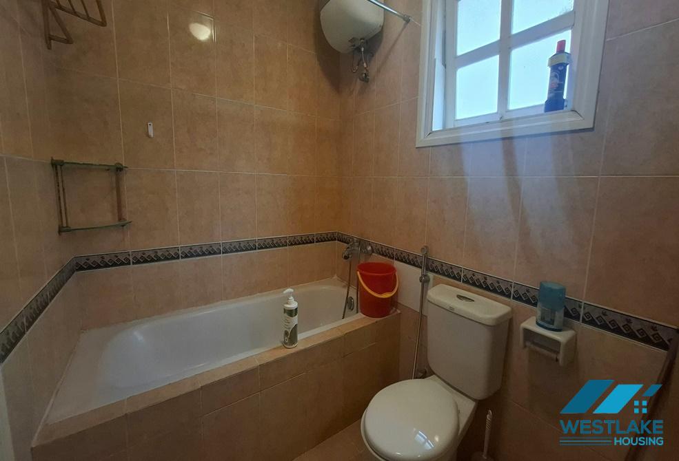 Nhà chất lượng với một phần nội thất cho thuê tại Khu D Ciputra