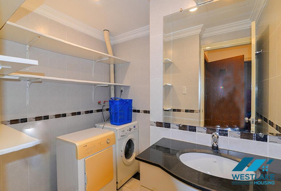 Lake view 3 bedrooms apartment for rent in Truc Bach area
