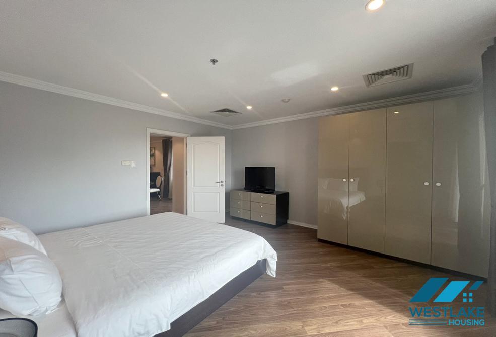 Lake view 2 beds apartment for rent in Truc Bach , Ba Dinh