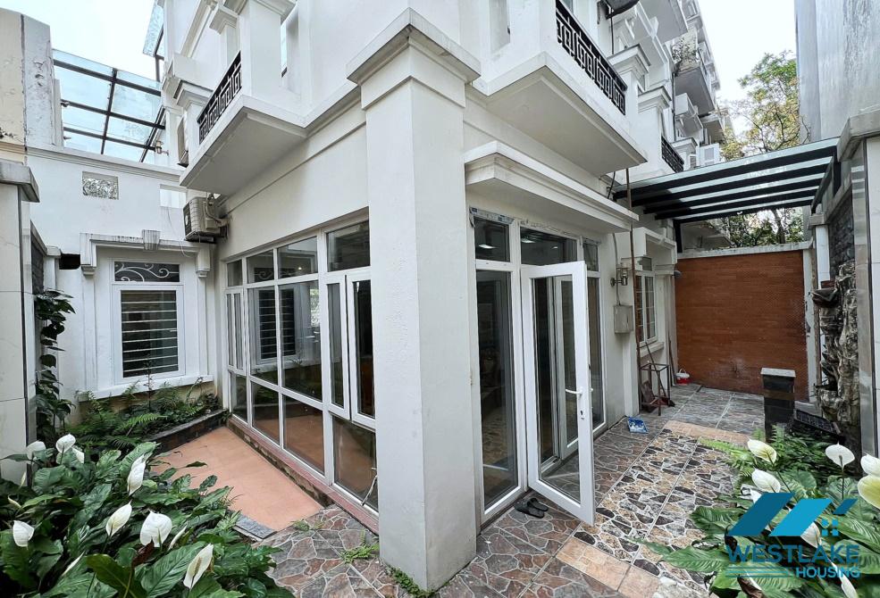 Biệt thự năm phòng ngủ đầy đủ nội thất tại Ciputra, Tây Hồ, Hà Nội