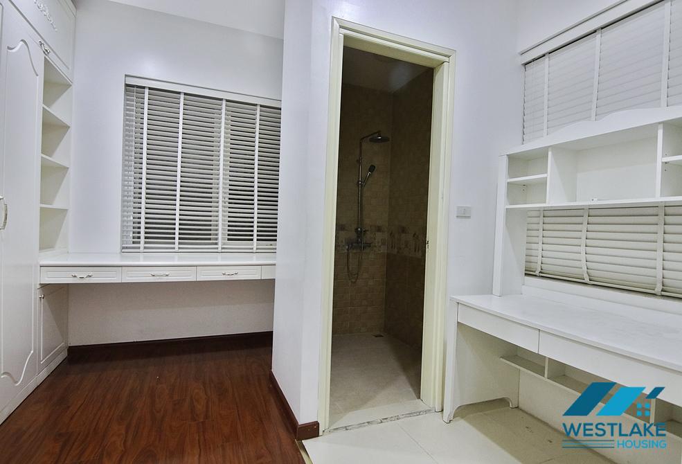 A shiny Vinhome Riverside villa in Long Bien for rent