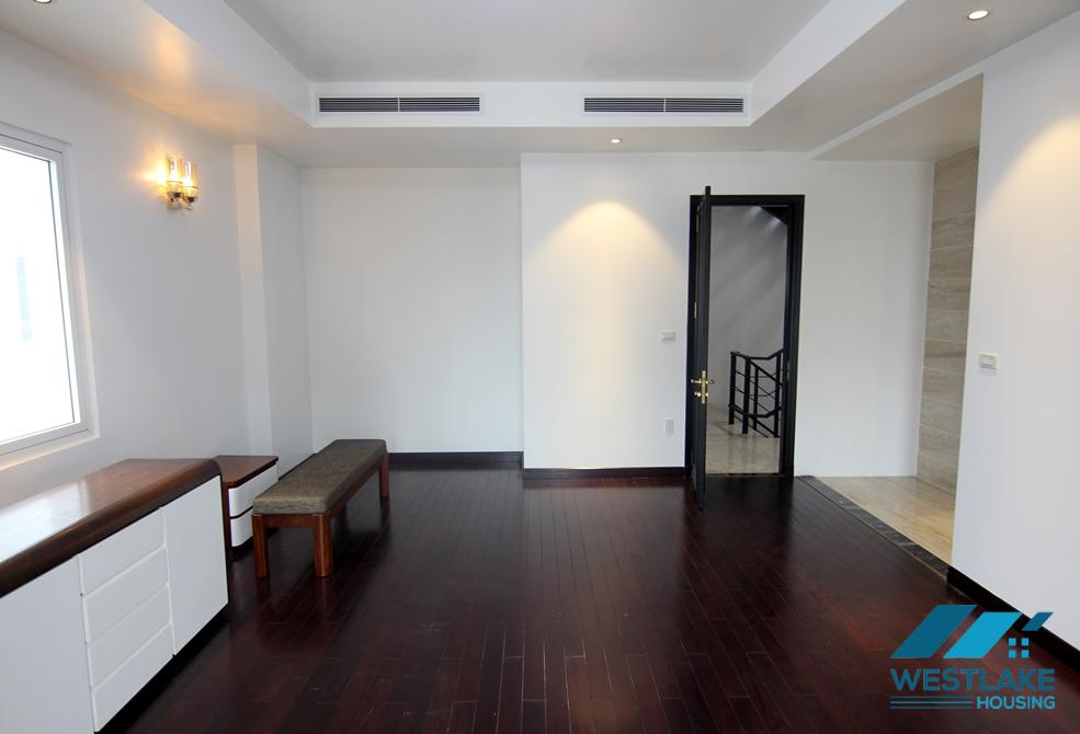 Newly renovated modern villa for rent in Vinhomes Riverside Long Bien