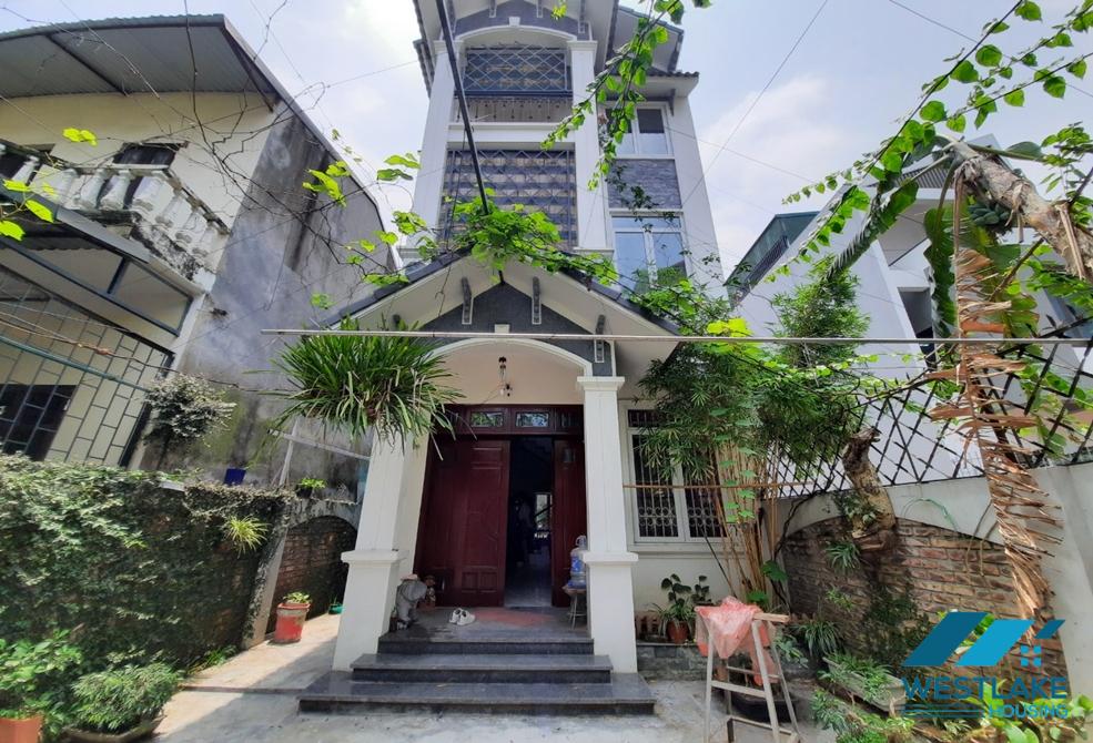 A little house with small garden for rent in Long Bien district