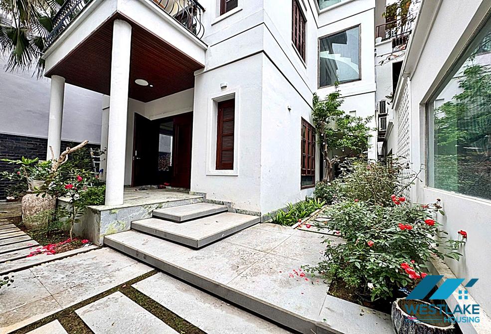 Garden 4 bedrooms house for rent in Tay Ho, Ha Noi