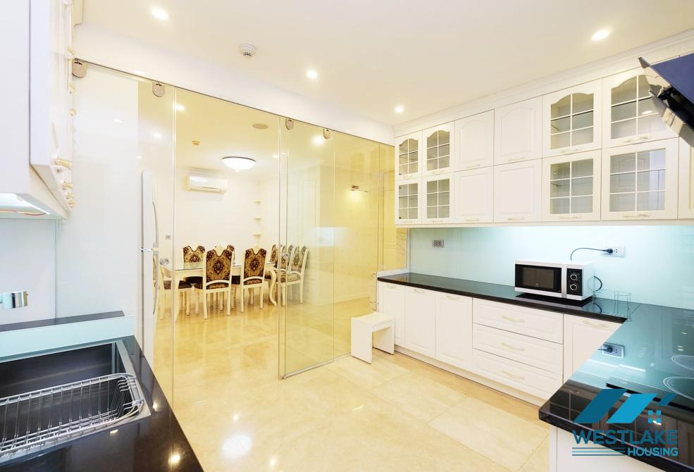 Cho thuê căn hộ 3 phòng ngủ 154m2 sang trọng tại Ciputra, Hà Nội
