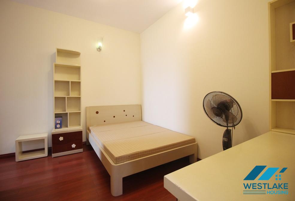 Cho thuê căn hộ 3 phòng ngủ giá rẻ tại Ciputra, Tây Hồ