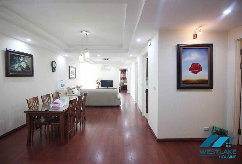 Cho thuê căn hộ 3 phòng ngủ giá rẻ tại Ciputra, Tây Hồ