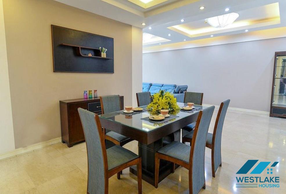Cho thuê căn hộ 4 phòng ngủ rộng rãi và sang trọng tại tòa nhà Ciputra P