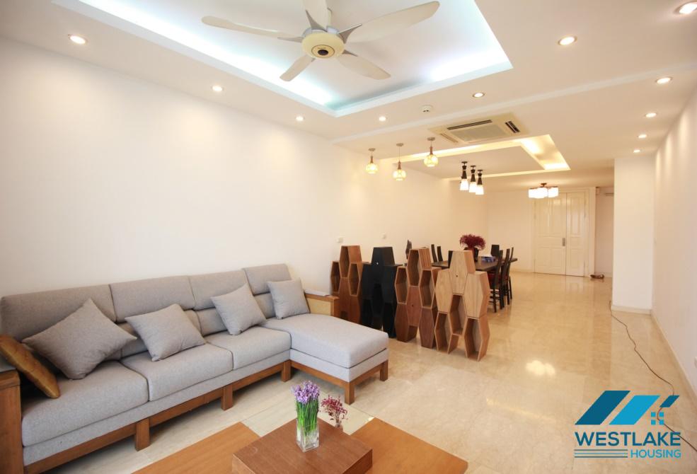 Căn hộ ba phòng ngủ được trang trí đẹp mắt tại Ciputra, quận Tây Hồ