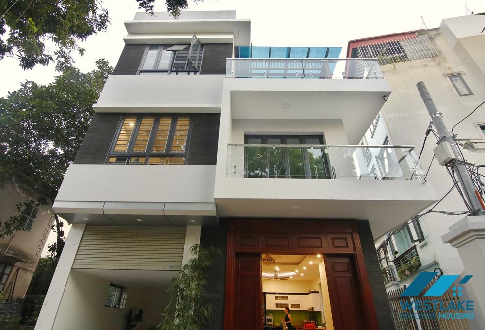 Cho thuê nhà 3 phòng ngủ tại Ngọc Thụy gần trường quốc tế Pháp.