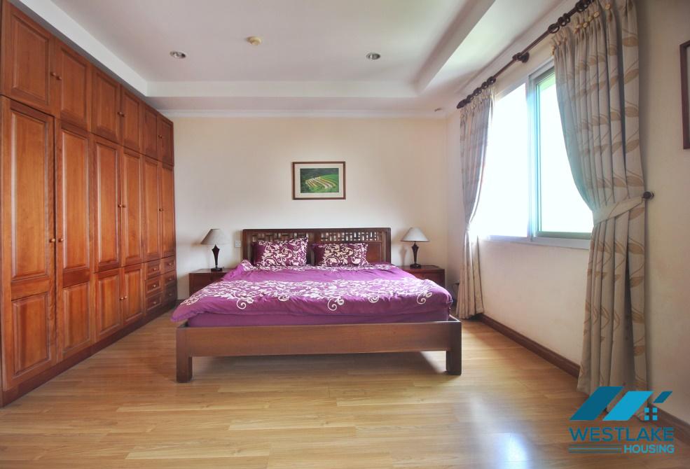 Cho thuê căn hộ 3 phòng ngủ có nội thất Ciputra tại Ciputra, Tây Hồ
