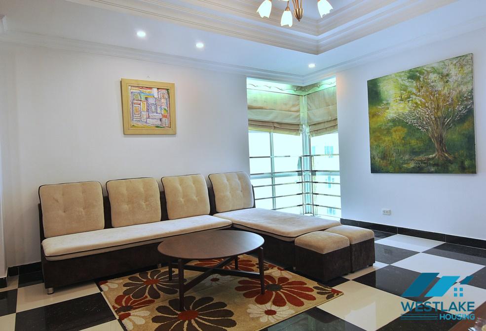 Cho thuê căn hộ 3 phòng ngủ giá rẻ, đầy đủ nội thất tại Ciputra Complex