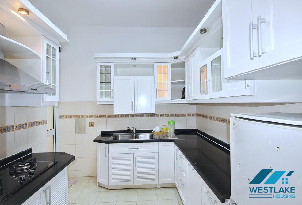 Cho thuê căn hộ 3 phòng ngủ giá rẻ, đầy đủ nội thất tại Ciputra Complex