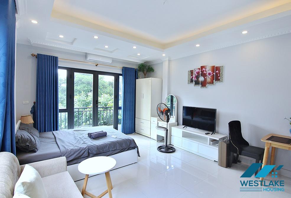 Bright studio for rent in Lac Long Quan st, Tay Ho, Ha Noi