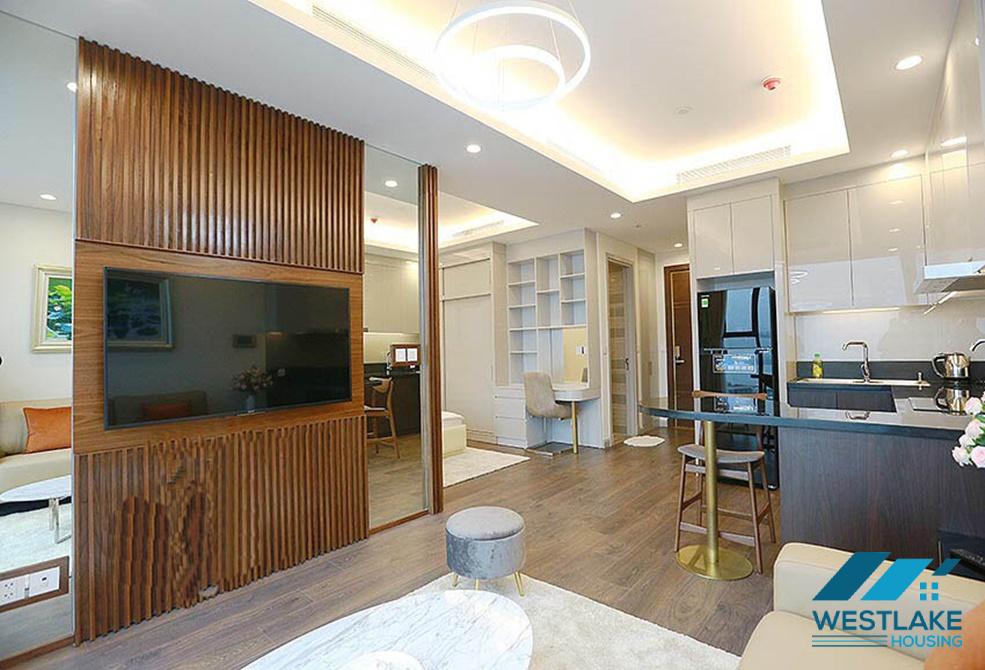 Cho thuê căn hộ một phòng ngủ view hồ tại tòa nhà Sun Grand, Thụy Khuê.