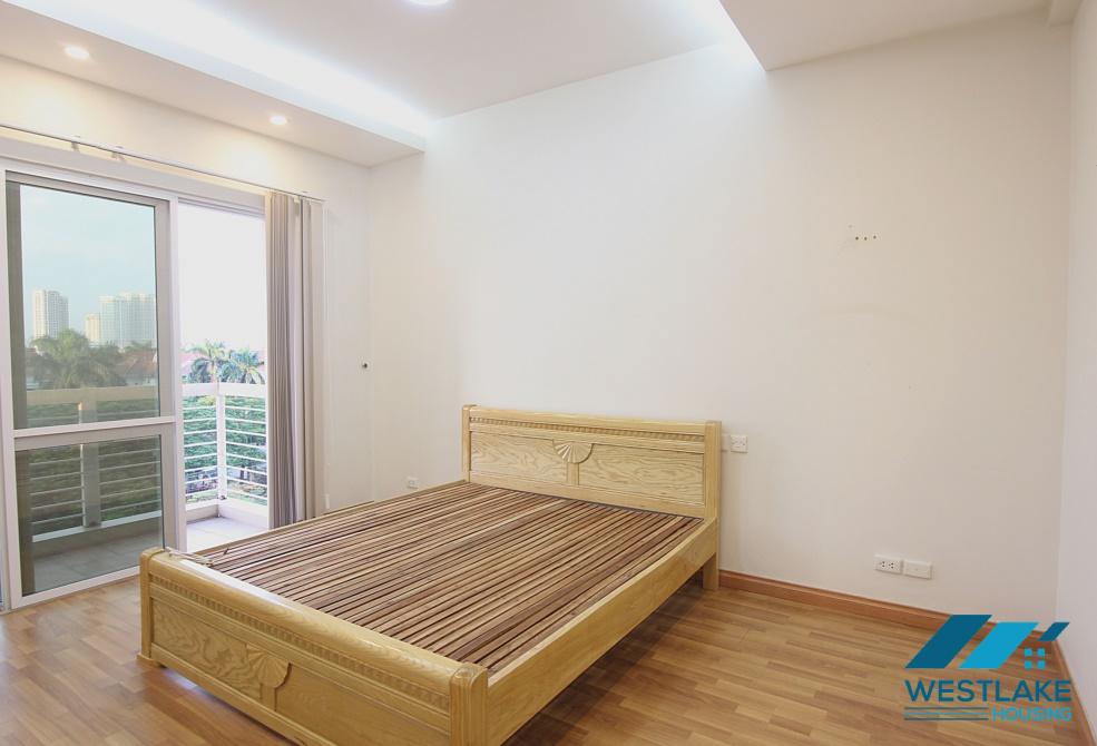 Căn hộ ba phòng ngủ sáng sủa và hiện đại tại Ciputra, quận Tây Hồ