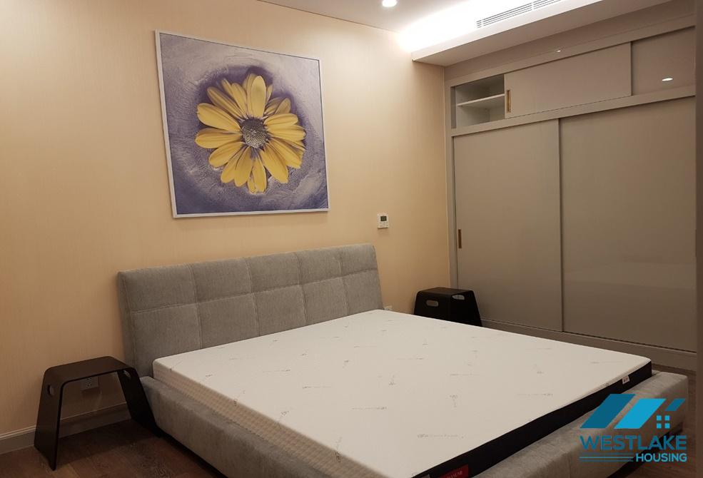 Cho thuê căn hộ 2 phòng ngủ mới đẹp tại Thụy Khuê