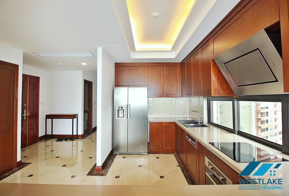 Căn Hộ Dịch Vụ View Hồ Tuyệt Đẹp Cho Thuê Tại Phố Xuân Diệu, Tây Hồ, Hà Nội