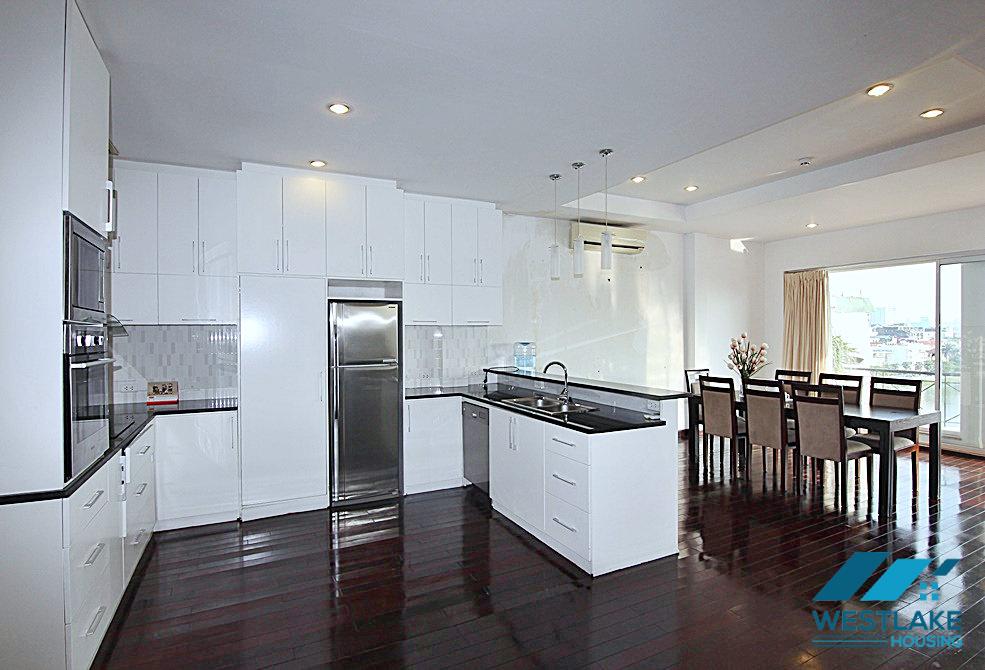 Căn Hộ Dịch Vụ 3 Phòng Ngủ View Hồ Sáng Thoáng Cho Thuê Tại Xuân Diệu Tây Hồ, Hà Nội