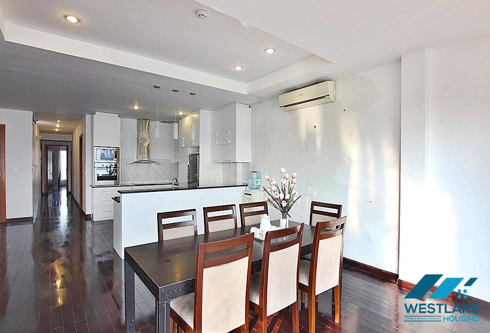 Căn Hộ Dịch Vụ 3 Phòng Ngủ View Hồ Sáng Thoáng Cho Thuê Tại Xuân Diệu Tây Hồ, Hà Nội