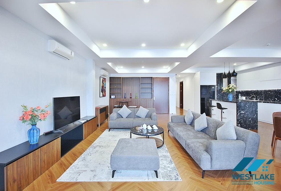 Căn Hộ 3 Phòng Ngủ Mới Cải Tạo Lại Đẹp, View Hồ Sáng Thoáng Cho Thuê Tại phố Xuân Diệu, Tây Hồ