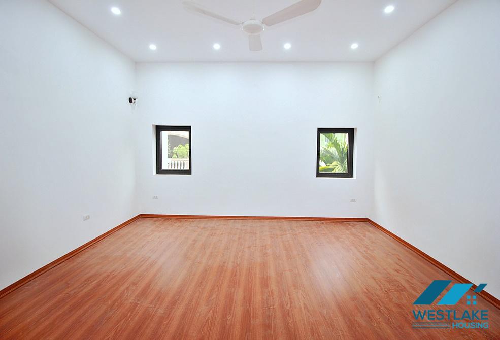 Unfunished house for rent on Dang Thai Mai, Tay Ho, Ha Noi