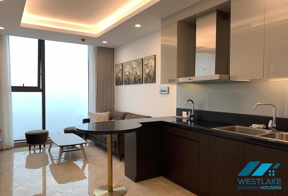 Cho thuê căn hộ 1 phòng ngủ view hồ tại Sun Grand Thụy Khuê, Ba Đình.
