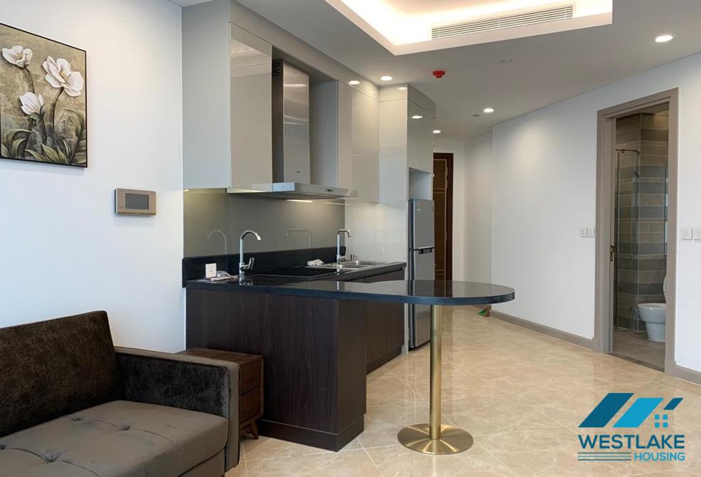Cho thuê căn hộ 1 phòng ngủ view hồ tại Sun Grand Thụy Khuê, Ba Đình.