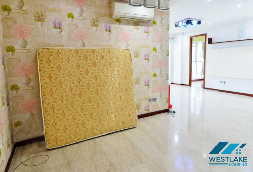 Cho thuê căn hộ 3 phòng ngủ không nội thất tại tòa nhà L, Ciputra, Tây Hồ, Hà Nội