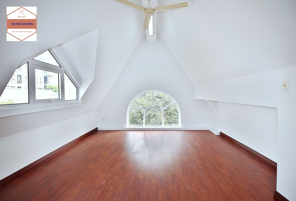 Unfurnished house with big yard for rent in To Ngoc Van st, Tay Ho