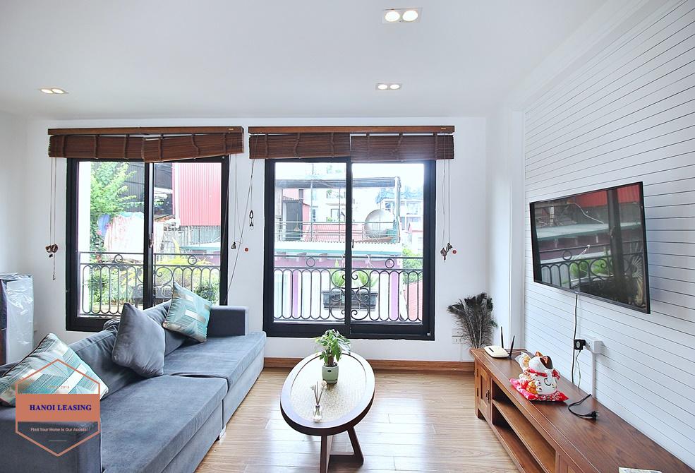 Bright apt on the 6th floor for rent in alley 31 Xuan Dieu st, Tay Ho