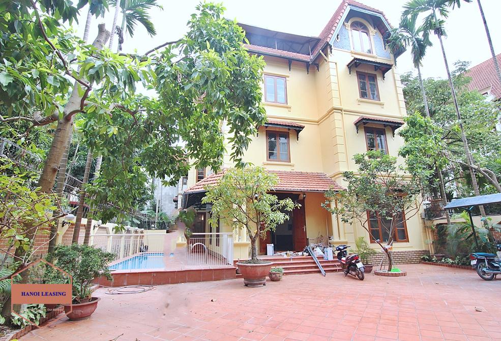 Big yard swimming pool and five bedrooms house for rent in Tay Ho district, Hanoi.