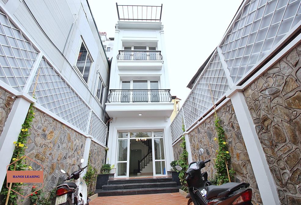 unfurnished house for rent in Dang Thai Mai st, Tay Ho