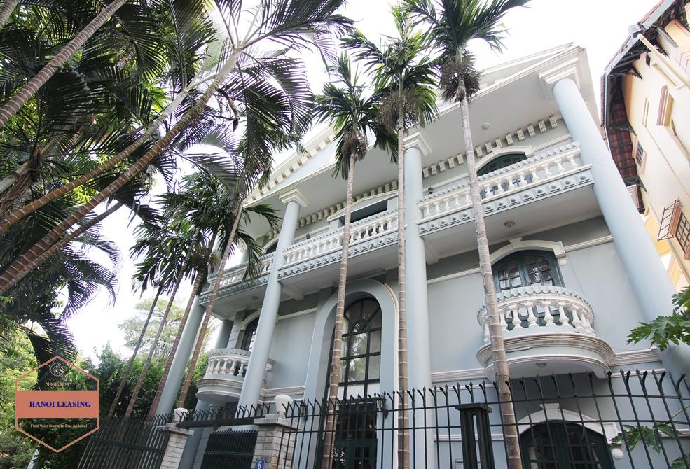 Quiet and bright house with lots of space for rent in Tay Ho
