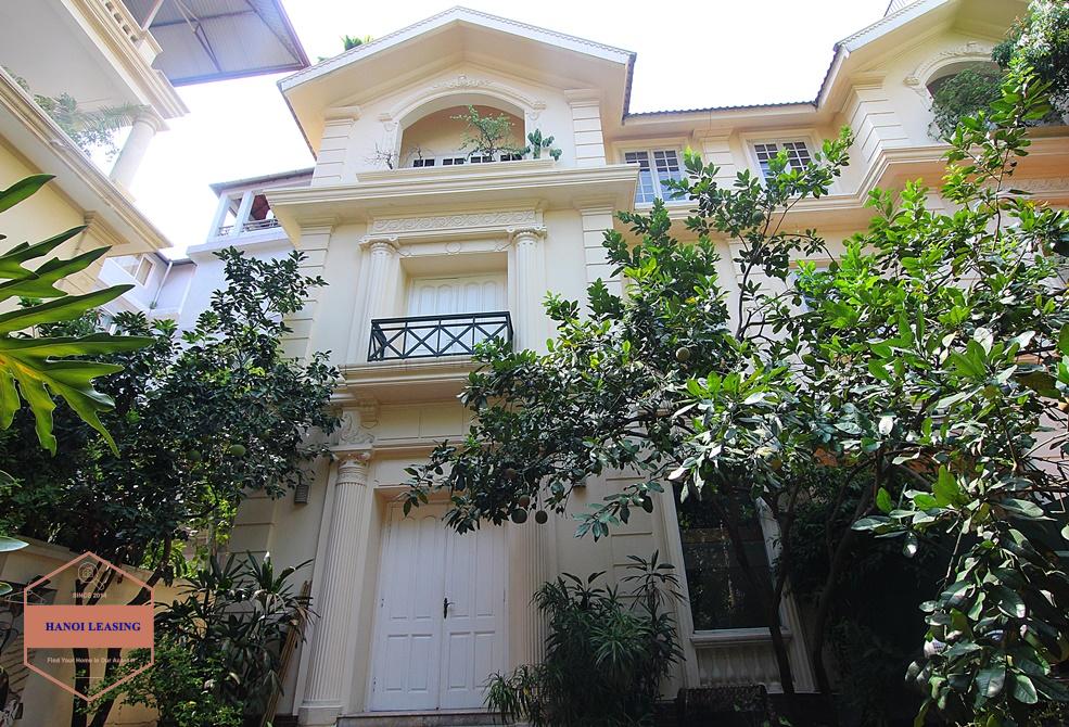 Nice house with courtyard for rent in Tay Ho district