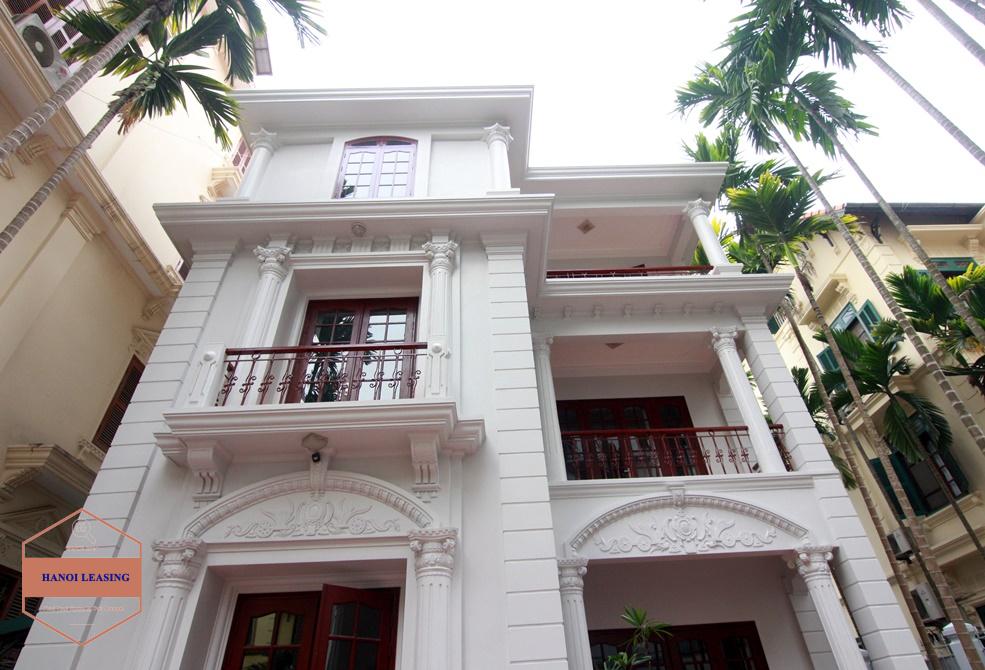 Unfurnished house with large yard for rent in Tay Ho district, Hanoi