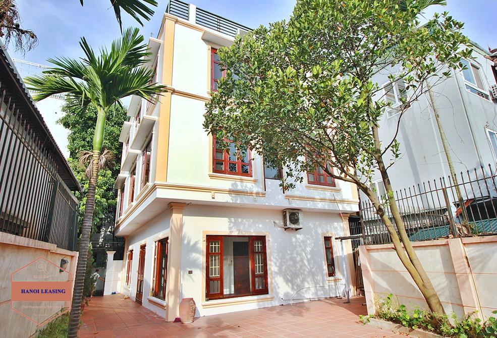 Stunning garden villa rental in Tay Ho with fantastic lake view 