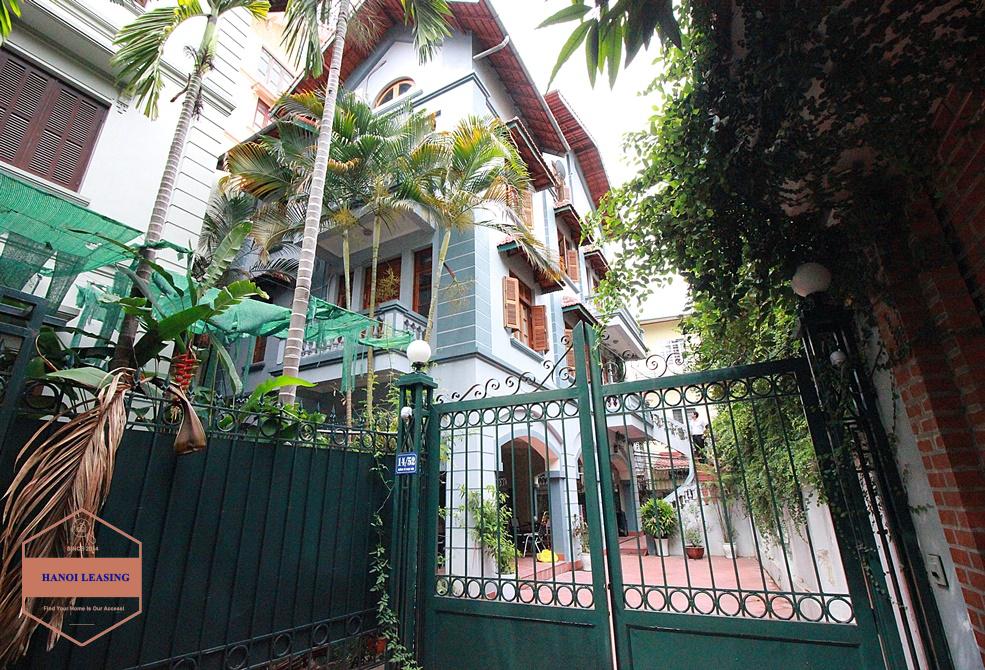 A nice house with swmming pool for rent in Tay Ho area