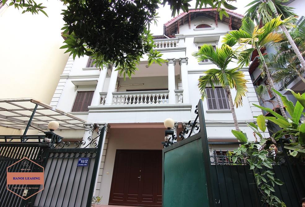House with nice yard and balcony to rent in Tay Ho