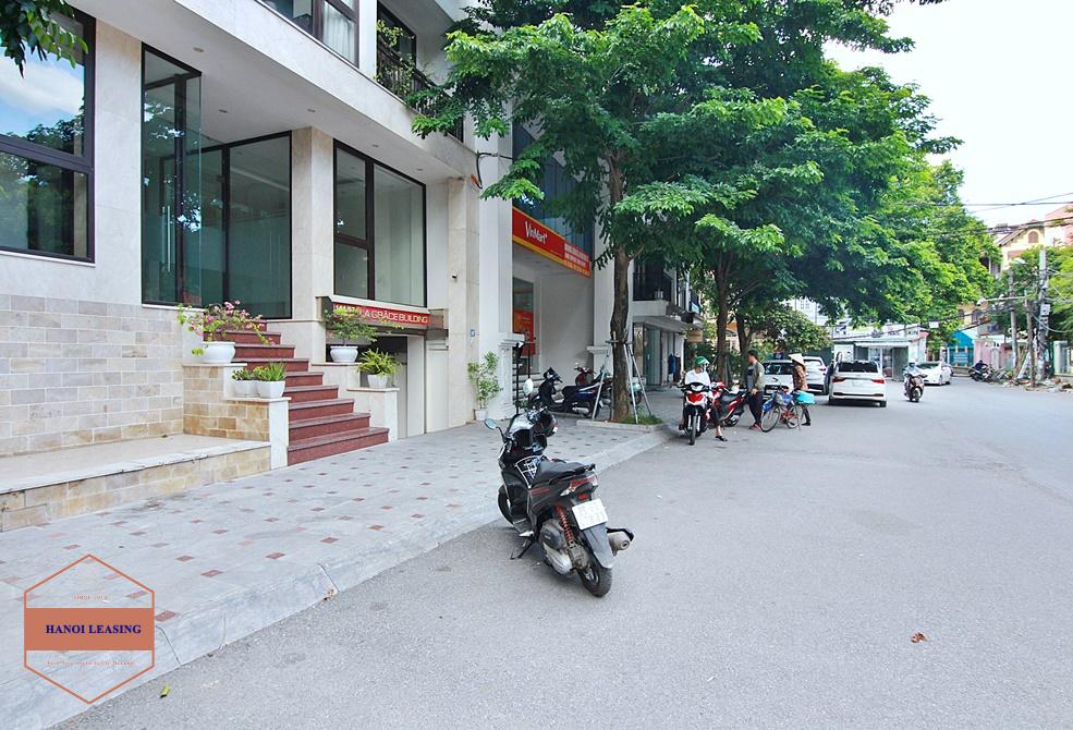 An office or shop for rent in To Ngoc Van street, Tay Ho district