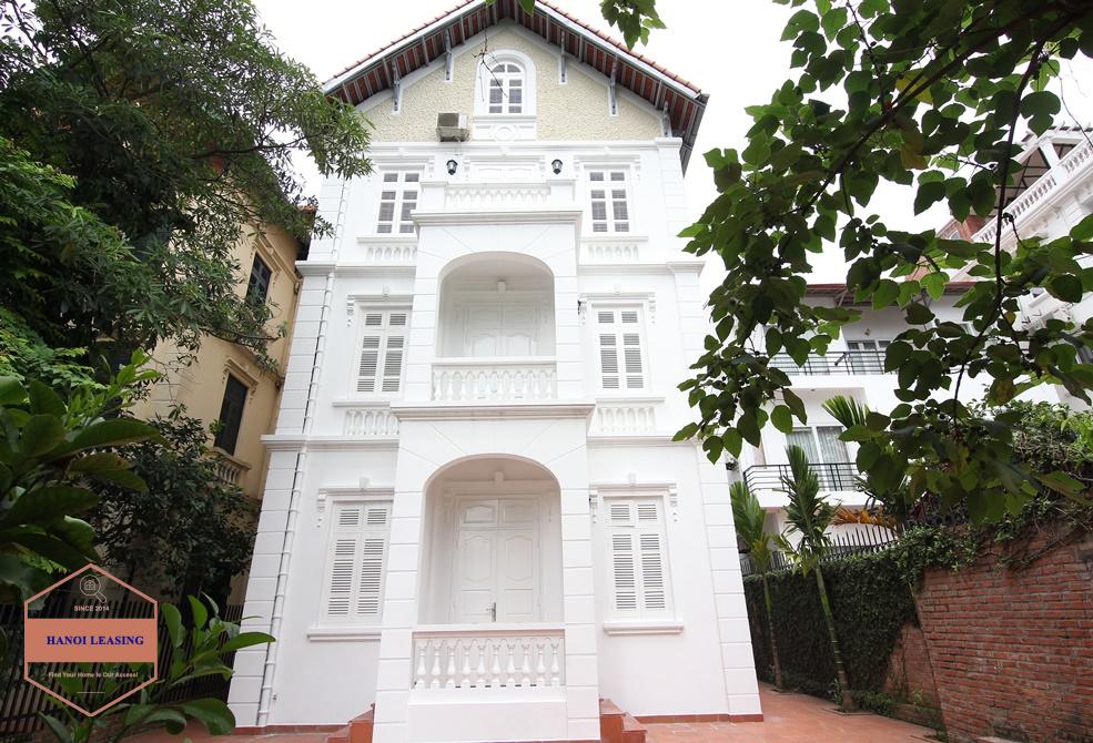 Four beds house for rent in To Ngoc Van alley, Tay Ho, Hanoi