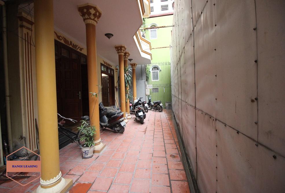 A cosy and good priced house with 4 bedrooms for rent in Tay Ho district